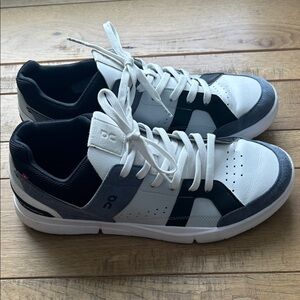 On Cloud The Roger Men's White and tri-navy  Sneakers 10.5